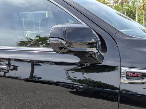 Certified 2025 GMC Yukon XL Denali AWD/4WD image 11