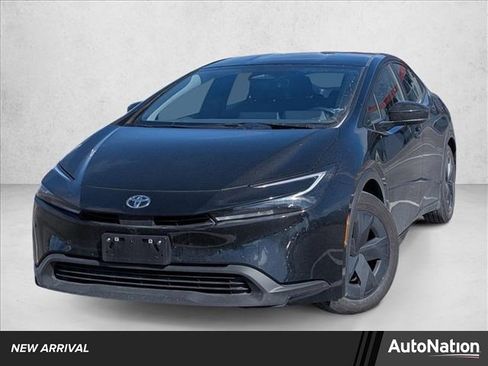 Used 2025 Toyota Prius LE image 1