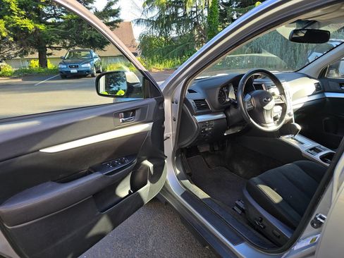 Used 2014 Subaru Outback 2.5i Premium w/ Moonroof Package AWD/4WD image 7