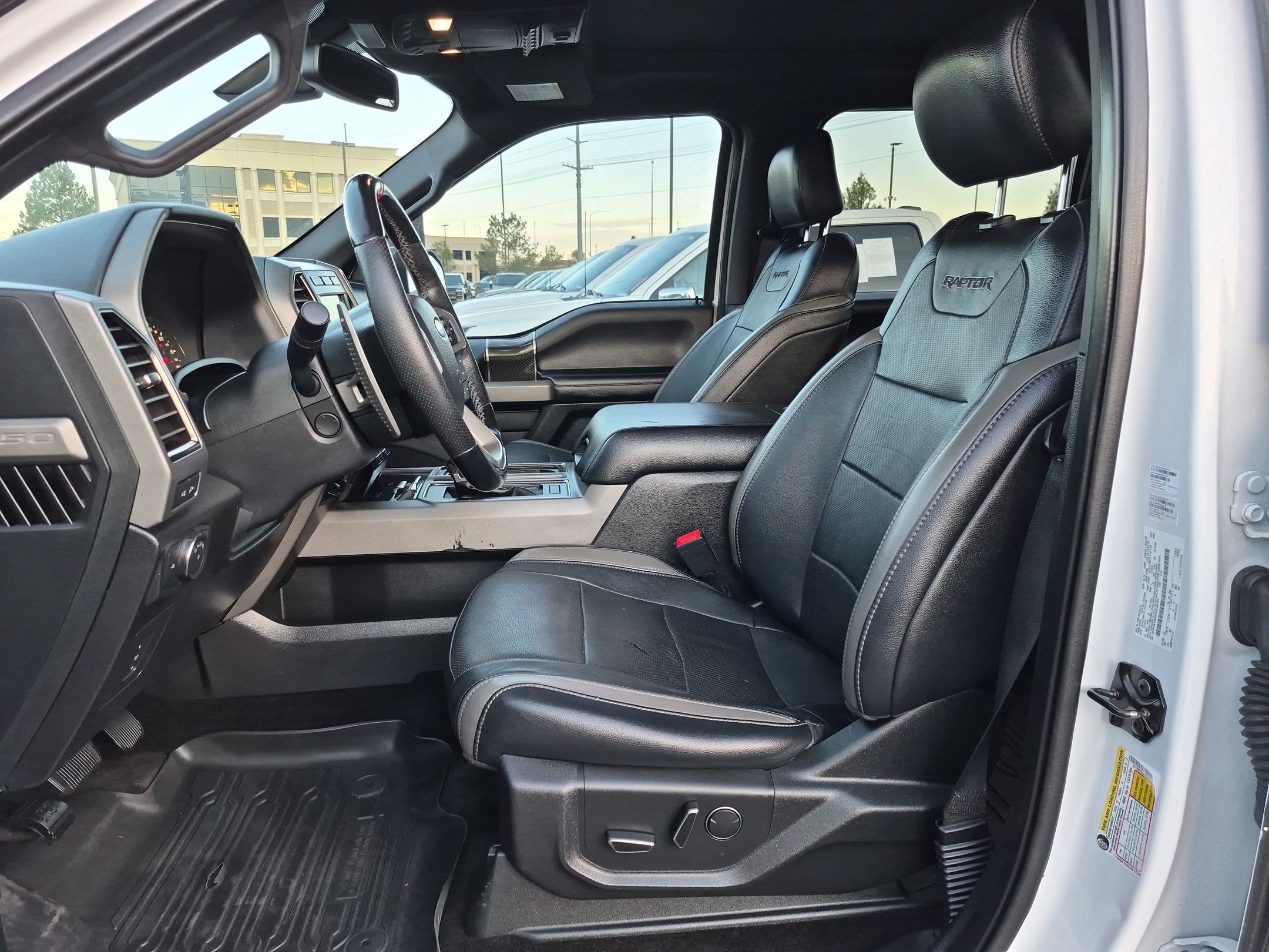 Used 2018 Ford F150 Raptor w/ Equipment Group 802A Luxury AWD/4WD image 17