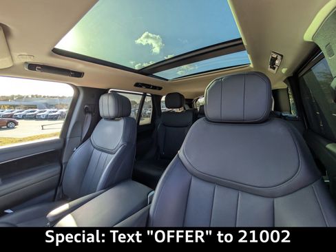 Used 2023 Land Rover Range Rover SE image 23