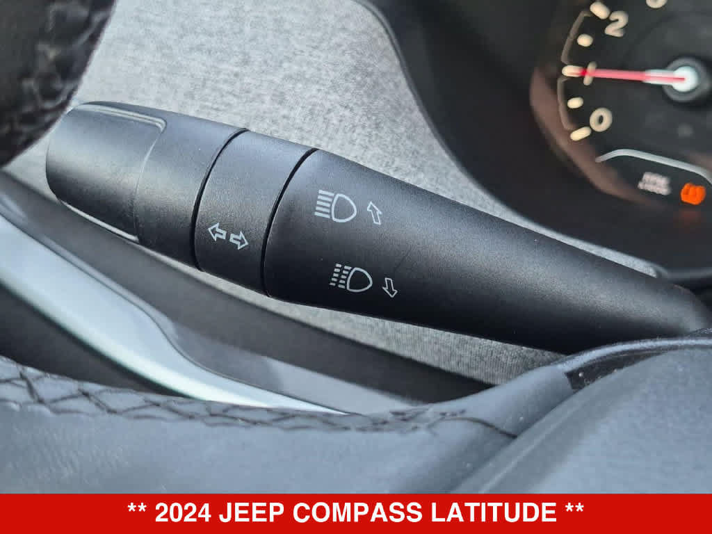 Used 2024 Jeep Compass Latitude AWD/4WD image 26
