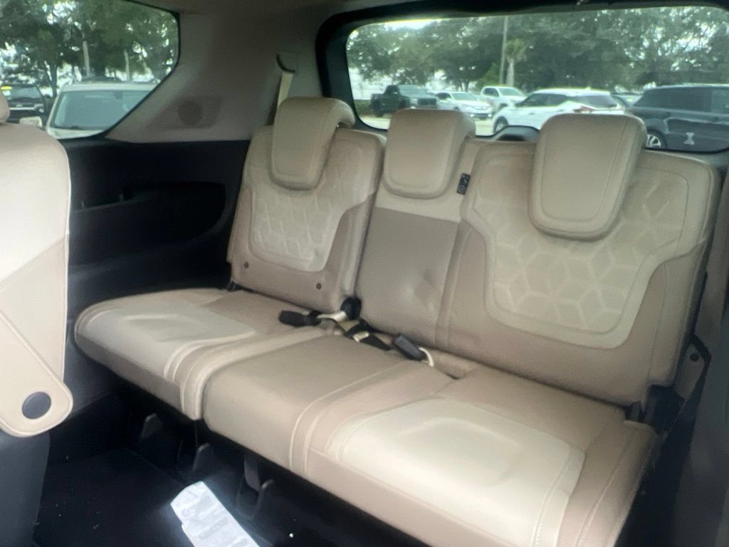Certified 2025 Nissan Armada Platinum RWD image 14