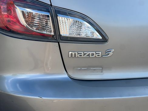 Used 2010 MAZDA MAZDA3 i Sport image 20