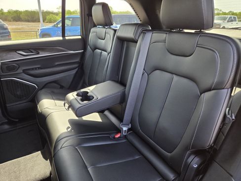 New 2026 Jeep Grand Cherokee Limited RWD image 23