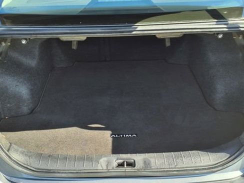 Used 2025 Nissan Altima 2.5 SV image 11