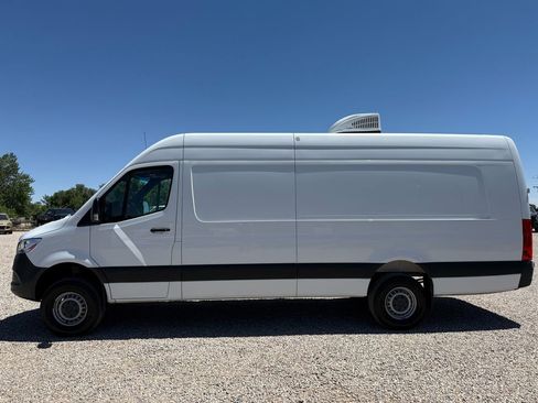 Used 2019 Mercedes-Benz Sprinter 2500 image 6