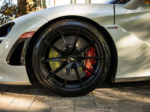 Used 2021 McLaren 720S Performance RWD image 17