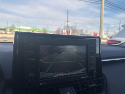 Used 2021 Toyota RAV4 XLE image 12