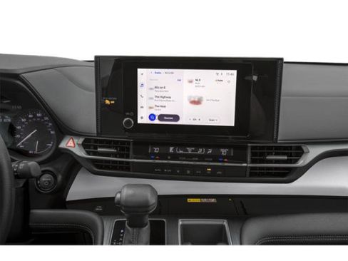 Used 2025 Toyota Sienna LE FWD image 9