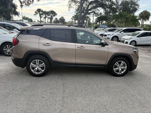 Used 2018 GMC Terrain SLE w/ Driver Convenience Package FWD image 8