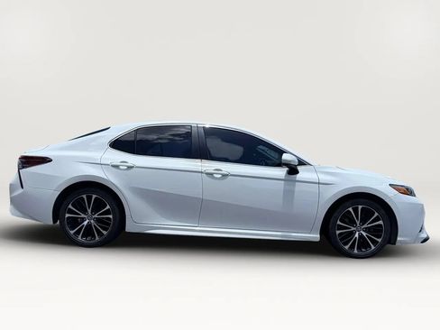 Used 2018 Toyota Camry SE FWD image 11