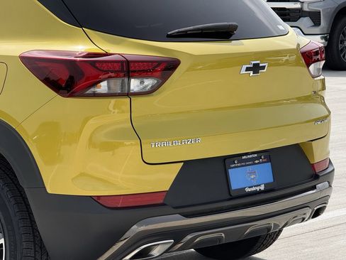 Used 2023 Chevrolet TrailBlazer ACTIV w/ Sun and Liftgate Package FWD image 6