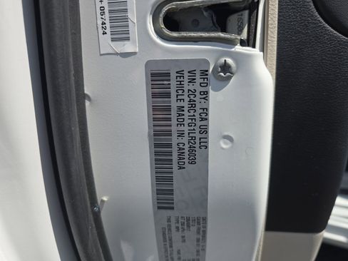 Used 2020 Chrysler Pacifica Touring image 30