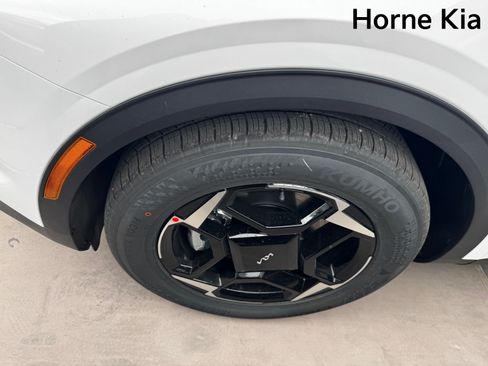 New 2026 Kia Sportage EX FWD image 8