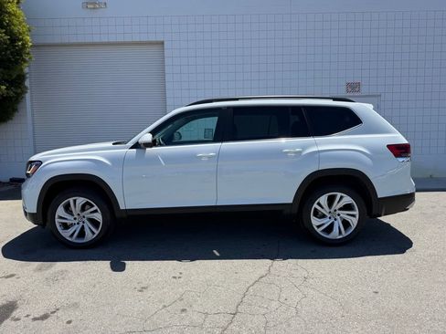 Used 2023 Volkswagen Atlas SE w/ Panoramic Sunroof Package AWD/4WD image 3