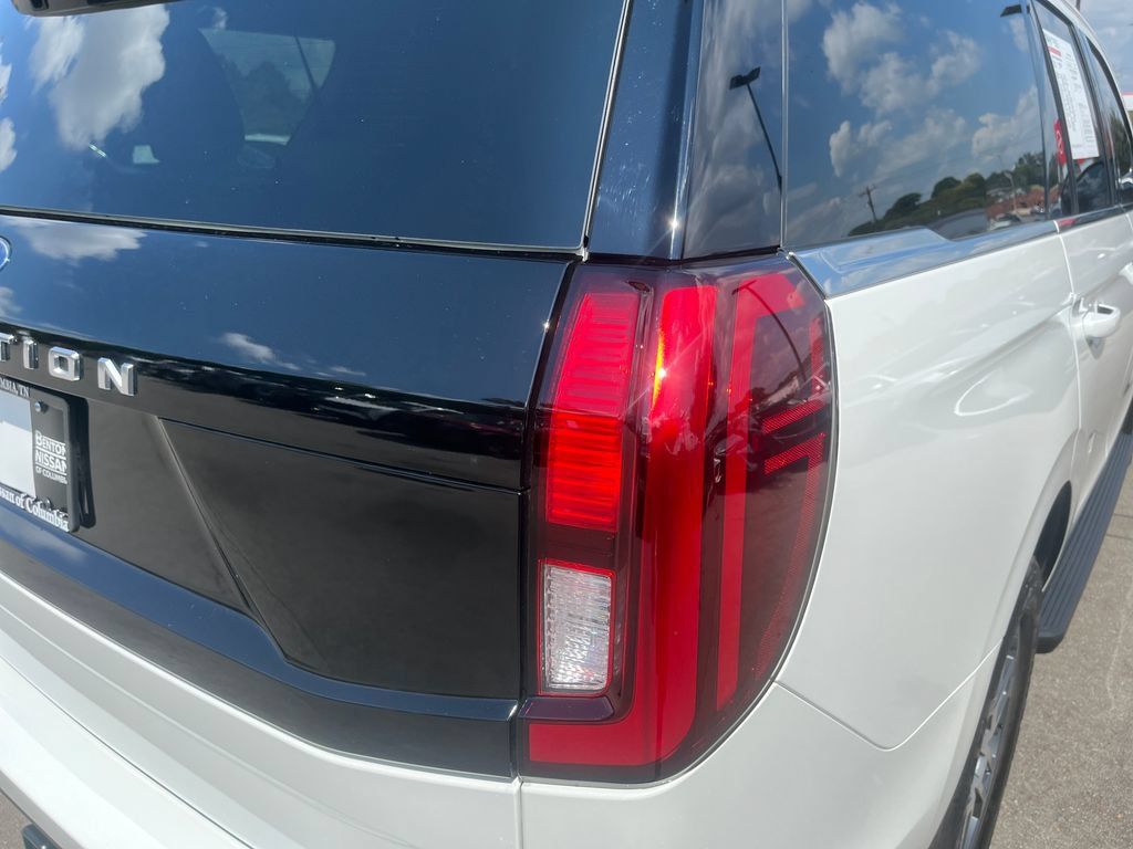Used 2025 Ford Expedition Active RWD image 43