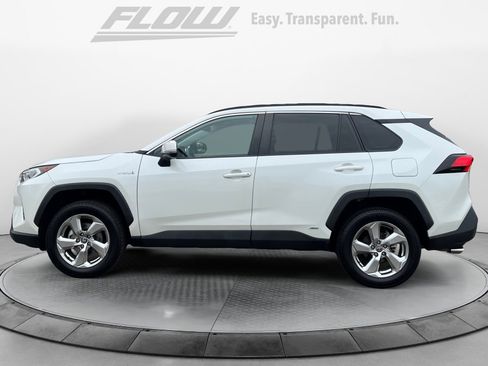 Used 2021 Toyota RAV4 XLE Premium image 5