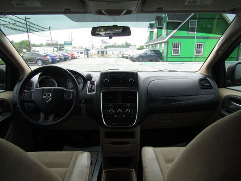 Used 2016 Dodge Grand Caravan SE w/ Quick Order Package 29E SE FWD image 13