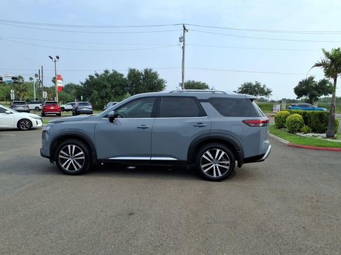 Used 2024 Nissan Pathfinder Platinum w/ Cargo Package FWD image 2