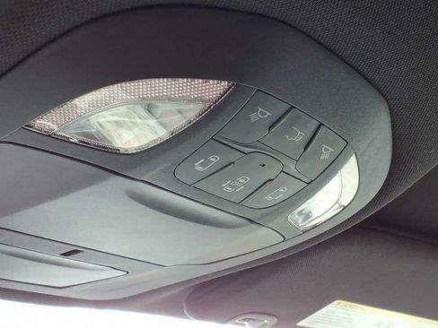 Used 2025 Chrysler Pacifica Select FWD image 28