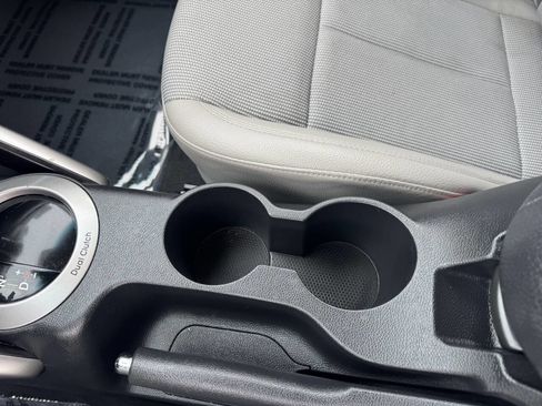 Used 2013 Hyundai Veloster w/ Style Pkg image 31