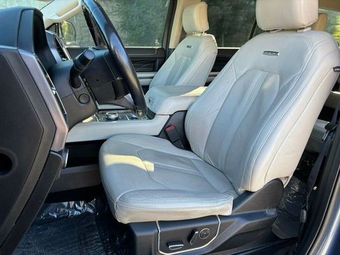 Used 2019 Ford Expedition Platinum AWD/4WD image 11