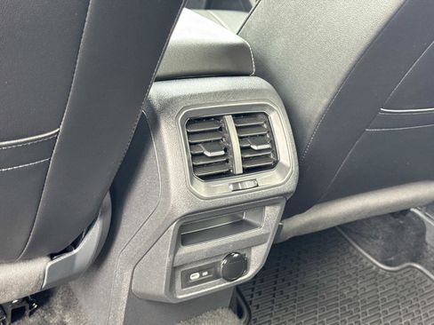 Certified 2024 Volkswagen Tiguan SE R-Line image 26