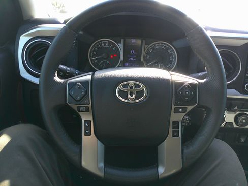 Used 2020 Toyota Tacoma SR5 image 18