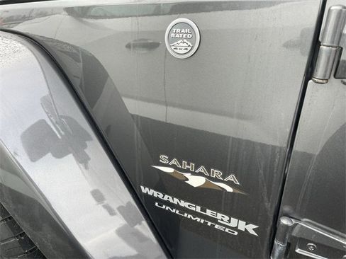 Used 2018 Jeep Wrangler Unlimited Sahara w/ Dual Top Group image 10