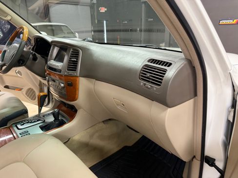 Used 2006 Lexus LX 470 4WD w/ Preferred Accessory Pkg image 22
