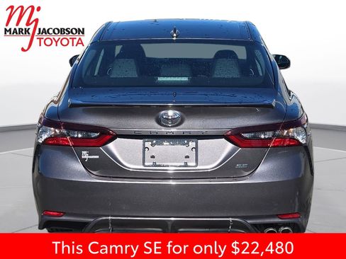Used 2024 Toyota Camry SE image 11