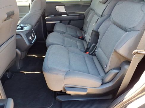 Used 2025 Ford Expedition Active AWD/4WD image 19