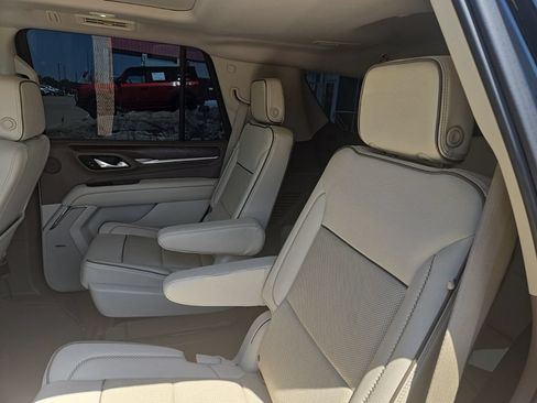 Used 2021 GMC Yukon Denali w/ Denali Premium Package RWD image 16