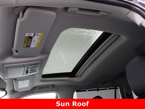 Certified 2025 Toyota Highlander XLE image 27