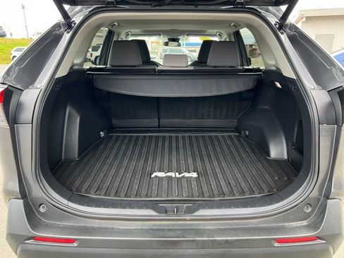 Used 2022 Toyota RAV4 XLE w/ Convenience Package FWD image 13