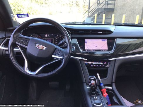 Used 2020 Cadillac XT6 Premium Luxury FWD image 12