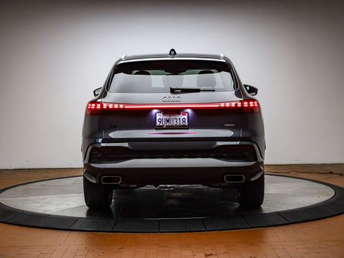 Certified 2025 Audi Q5 Premium w/ Convenience Package image 5