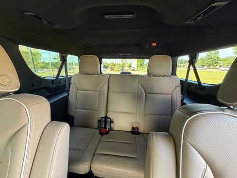 Used 2023 Chevrolet Suburban Premier AWD/4WD image 15