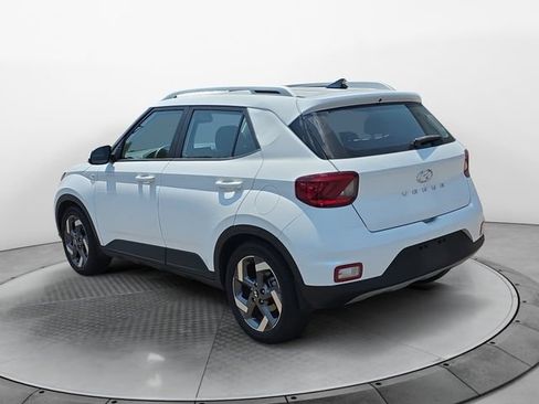 Used 2022 Hyundai Venue SEL FWD image 3