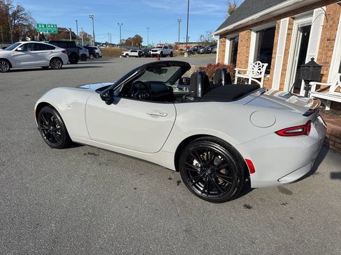Used 2024 MAZDA MX-5 Miata Club image 15
