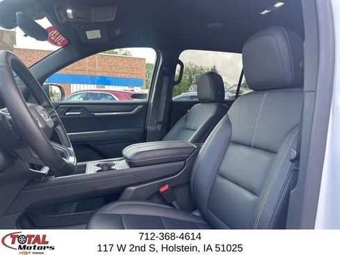 Used 2026 GMC Acadia Elevation w/ Elevation Premium Package AWD/4WD image 11