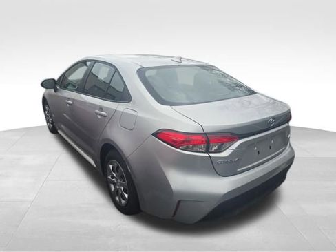 Used 2025 Toyota Corolla LE image 3