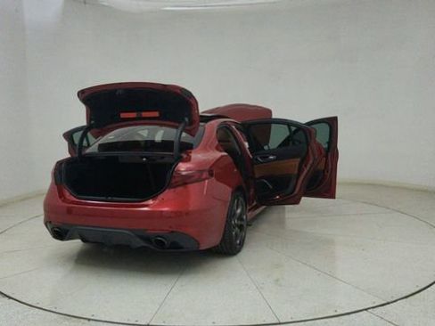 Used 2017 Alfa Romeo Giulia Ti w/ TI 19" Sport Package image 75