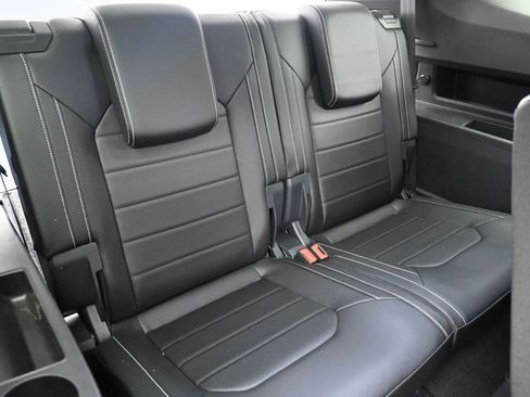 Used 2024 Volkswagen Atlas SEL AWD/4WD image 28