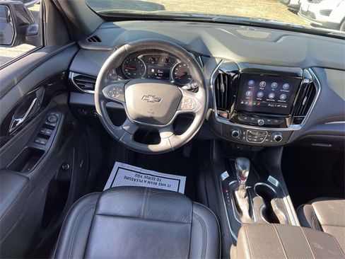Used 2022 Chevrolet Traverse RS image 16
