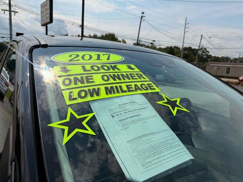Used 2017 Ford Escape SE AWD/4WD image 2
