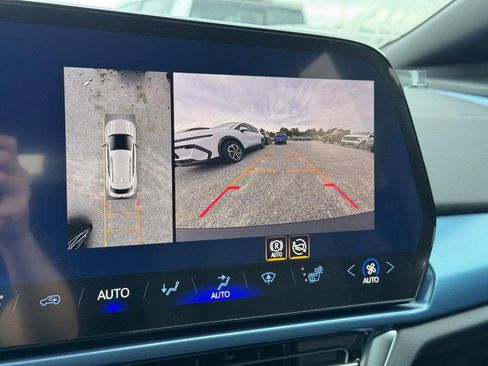 New 2026 Chevrolet Equinox EV LT image 16