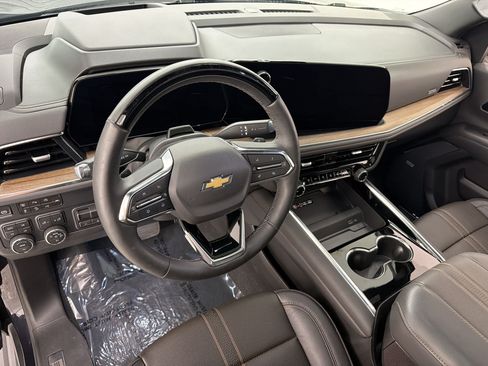 Used 2025 Chevrolet Tahoe High Country AWD/4WD image 4