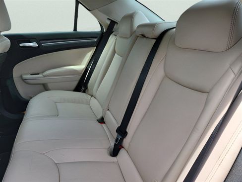 Used 2018 Chrysler 300 Touring L AWD/4WD image 21